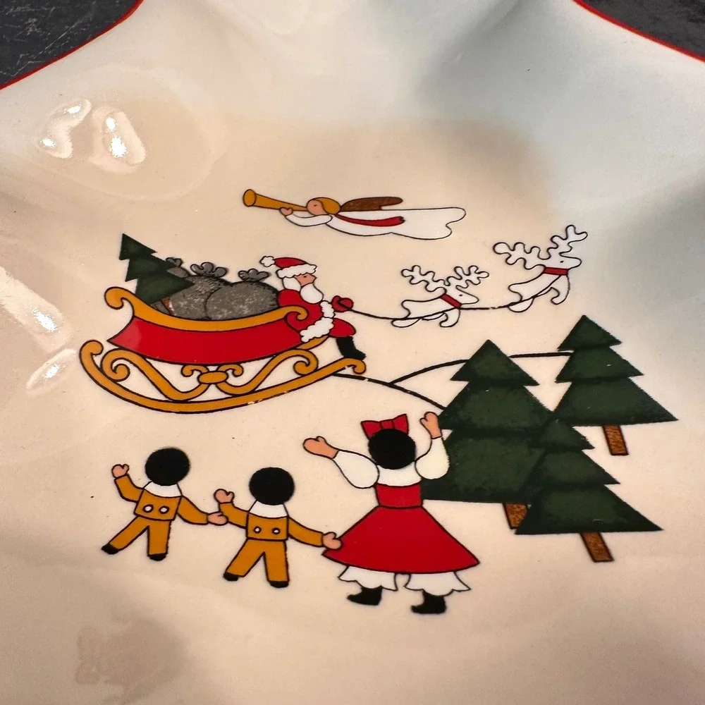Mason's Dish 1983 Christmas Village Cream Red Ironstone Tree Shape 8.5